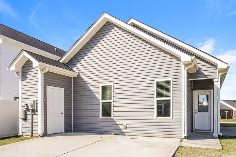 1,705/Mo, 257 E Wilson St Clayton, NC 27520 Rear View