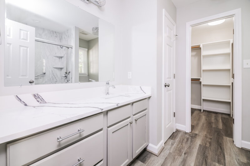 1,900/Mo, 998 Saint Catherines Dr Wake Forest, NC 27587 Main Bathroom View