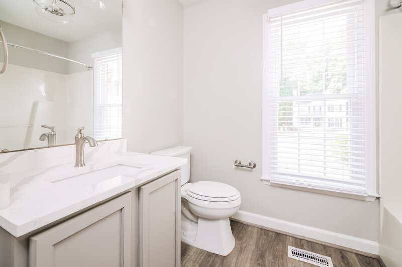 1,900/Mo, 998 Saint Catherines Dr Wake Forest, NC 27587 Bathroom View