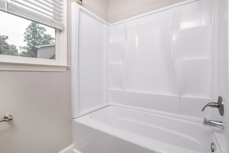 1,835/Mo, 3612 Iron Sight Ct Raleigh, NC 27616 Main Bathroom View 2