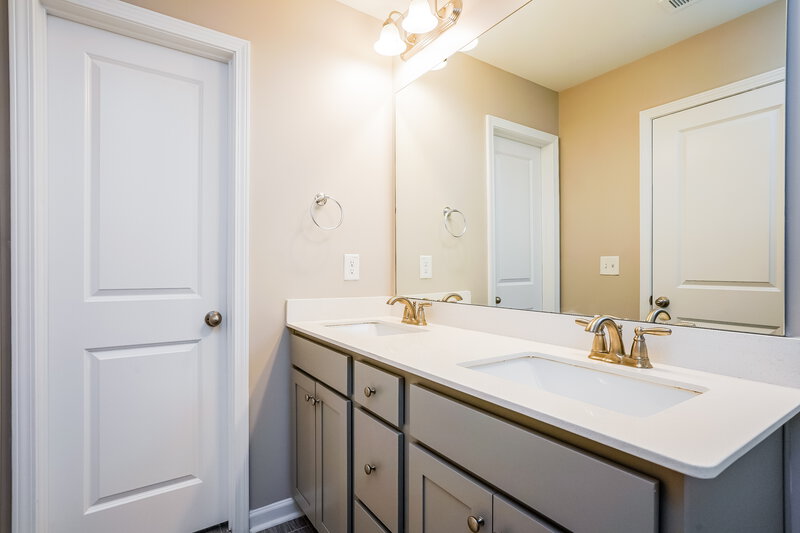 1,770/Mo, 154 Rosemary St Clayton, NC 27520 Main Bathroom View
