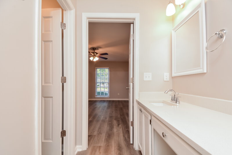 3,320/Mo, 1625 Netherfield Ln Raleigh, NC 27610 Main Bathroom View 2