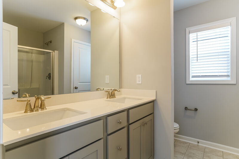 1,815/Mo, 134 Rosemary Street CLayton, NC 27520 Main Bathroom View