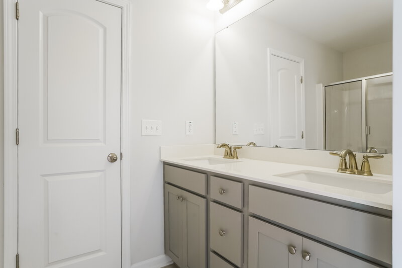 1,660/Mo, 106 Rosemary Street Clayton, NC 27520 Primary Bathroom View