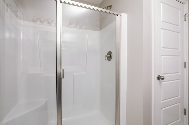 1,815/Mo, 72 Rosemary Street Clayton, NC 27520 Main Bathroom View 2