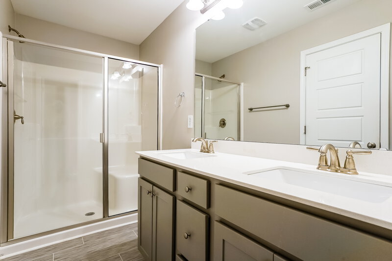 1,820/Mo, 52 Rosemary Street Clayton, NC 27520 Main Bathroom View
