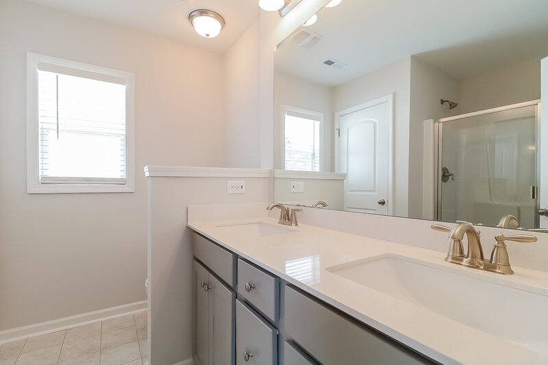 1,805/Mo, 44 Rosemary Street Clayton, NC 27520 Main Bathroom View
