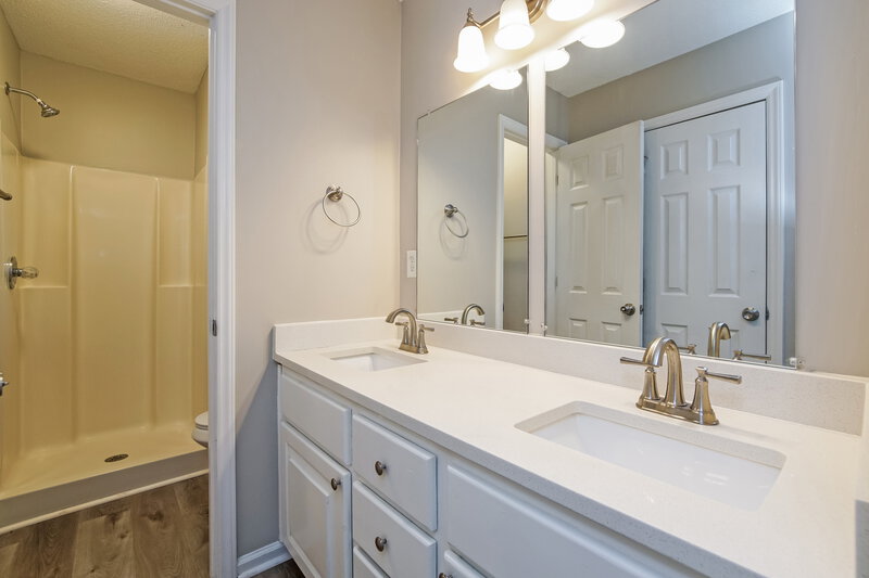 2,350/Mo, 3007 Brittany Dr Clayton, NC 27520 Main Bathroom View