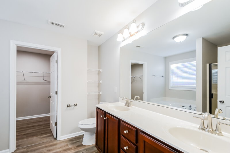 2,335/Mo, 3712 Madeline Way Raleigh, NC 27610 Main Bathroom View