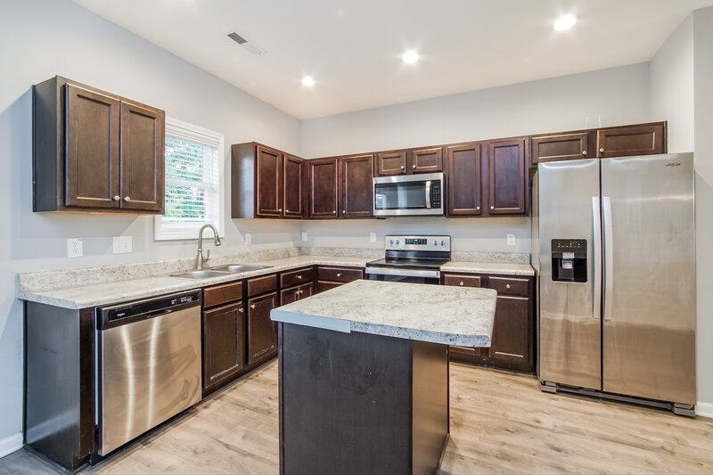 1,810/Mo, 125 Sturgeon St Smithfield, NC 27577 Kitchen View