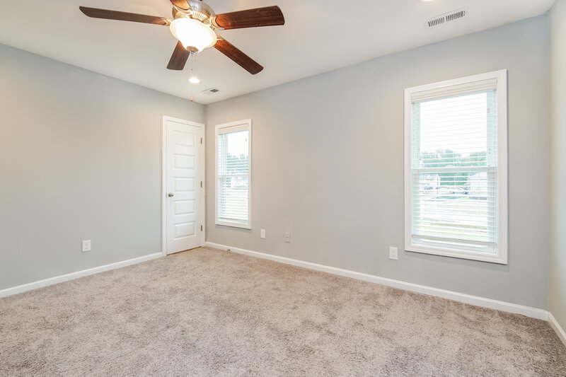 1,810/Mo, 125 Sturgeon St Smithfield, NC 27577 Main Bedroom View