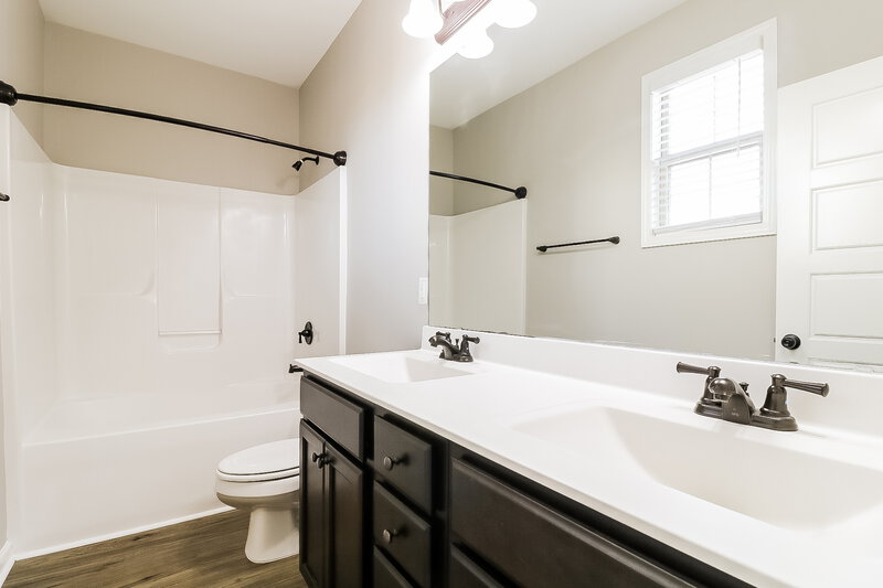 1,890/Mo, 67 Dropseed Ln Smithfield, NC 27577 Main Bathroom View