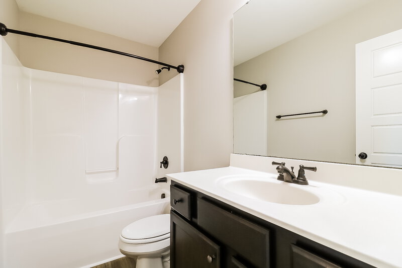 1,890/Mo, 67 Dropseed Ln Smithfield, NC 27577 Main Bathroom View 2