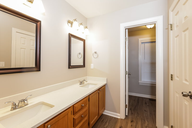 1,725/Mo, 608 Flicker Ct Wake Forest, NC 27587 Main Bathroom View