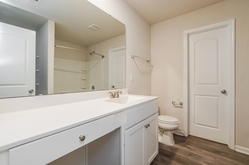 1,990/Mo, 324 Rustling Way Zebulon, NC 27597 Main Bathroom View