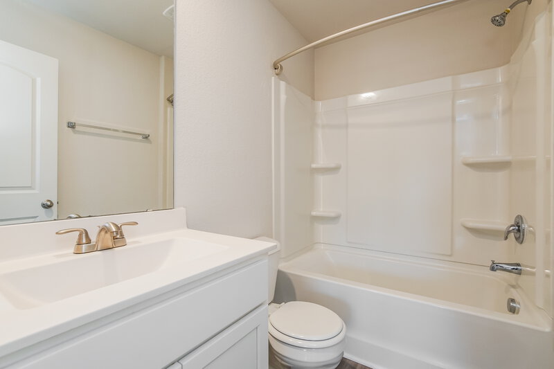 1,990/Mo, 324 Rustling Way Zebulon, NC 27597 Bathroom View