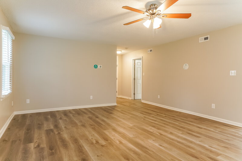 2,070/Mo, 5309 Thistlebrook Ct Raleigh, NC 27610 Living Room View 2