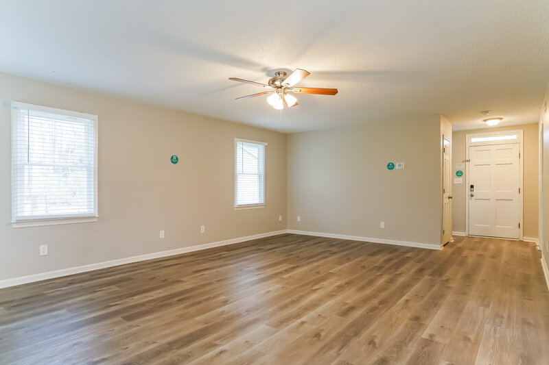 2,070/Mo, 5309 Thistlebrook Ct Raleigh, NC 27610 Living Room View 3