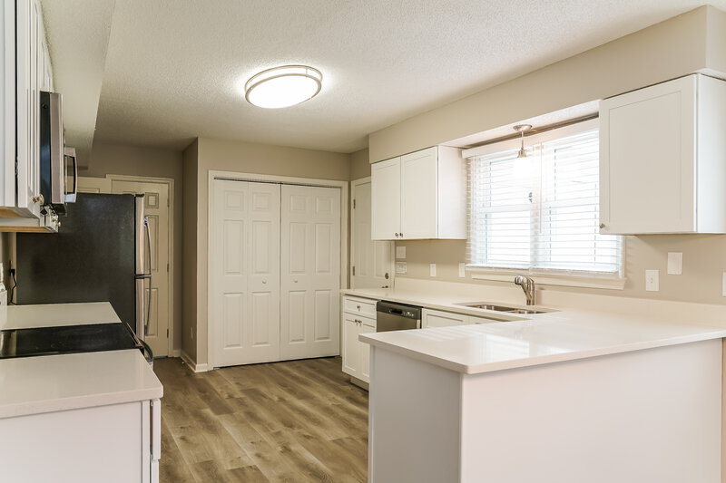 2,070/Mo, 5309 Thistlebrook Ct Raleigh, NC 27610 Kitchen View