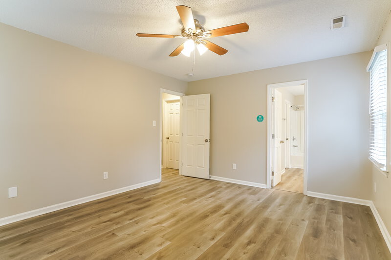 2,070/Mo, 5309 Thistlebrook Ct Raleigh, NC 27610 Main Bedroom View 2