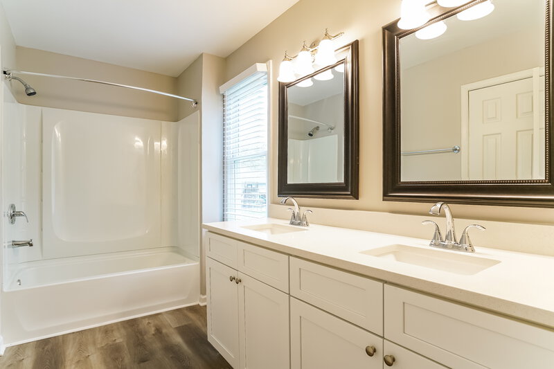 2,070/Mo, 5309 Thistlebrook Ct Raleigh, NC 27610 Main Bathroom View