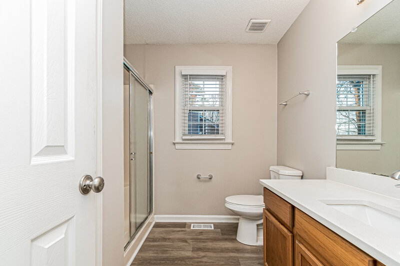1,755/Mo, 1024 Alderleaf Dr Fuquay Varina, NC 27526 Main Bathroom View