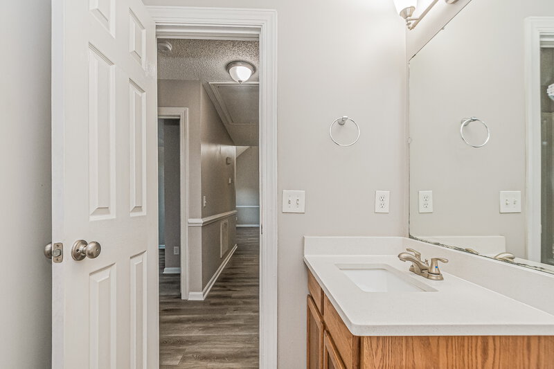 1,755/Mo, 1024 Alderleaf Dr Fuquay Varina, NC 27526 Bathroom View 2