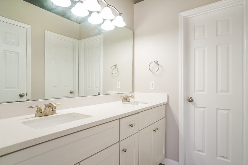 2,380/Mo, 5112 Julip Dr Knightdale, NC 27545 Main Bathroom View