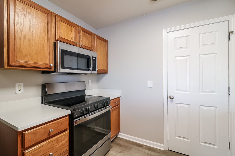 3,060/Mo, 2826 Filbert St Raleigh, NC 27610 Kitchen View 2