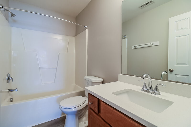 3,060/Mo, 2826 Filbert St Raleigh, NC 27610 Main Bathroom View