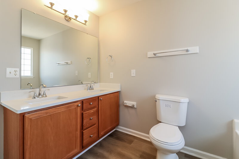3,060/Mo, 2826 Filbert St Raleigh, NC 27610 Bathroom View 2