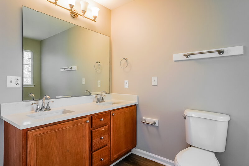 2,135/Mo, 2826 Filbert St Raleigh, NC 27610 Bathroom View