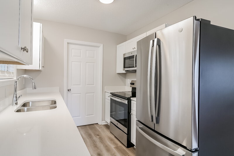 1,730/Mo, 944 S Philwood Ct Fuquay Varina, NC 27526 Kitchen View 2