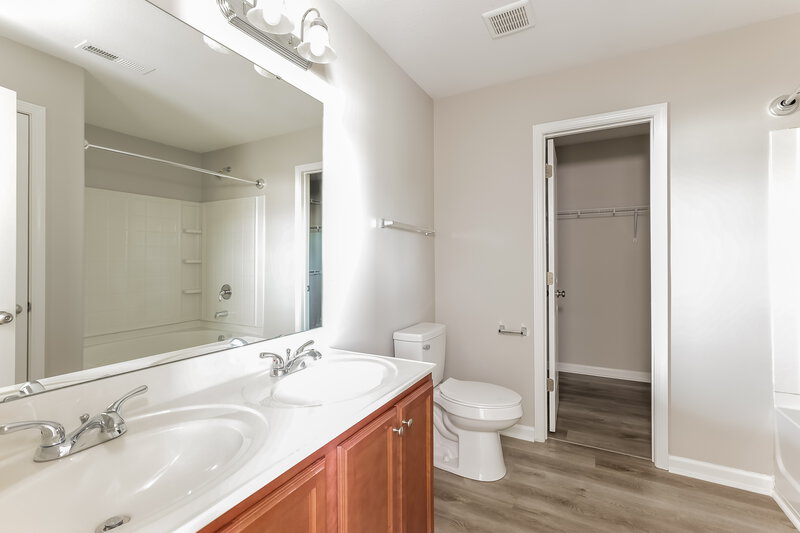 2,025/Mo, 2728 Maybrook Crossing Dr Raleigh, NC 27610 Main Bathroom View