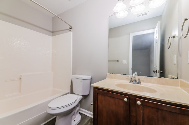 2,180/Mo, 3501 Pinkham Way Raleigh, NC 27616 Bathroom View