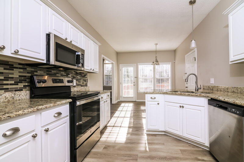 2,325/Mo, 354 Spearhead Pl Clayton, NC 27520 Kitchen View