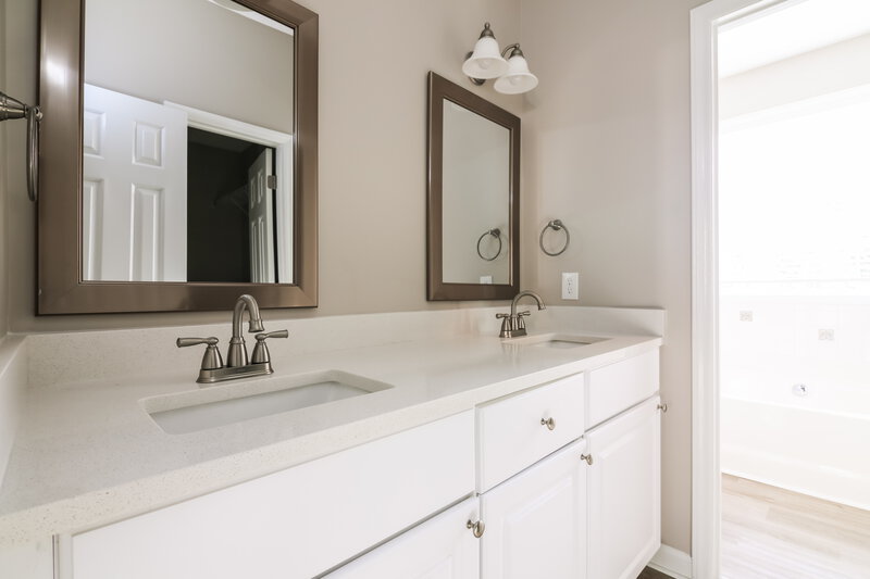 2,325/Mo, 354 Spearhead Pl Clayton, NC 27520 Main Bathroom View