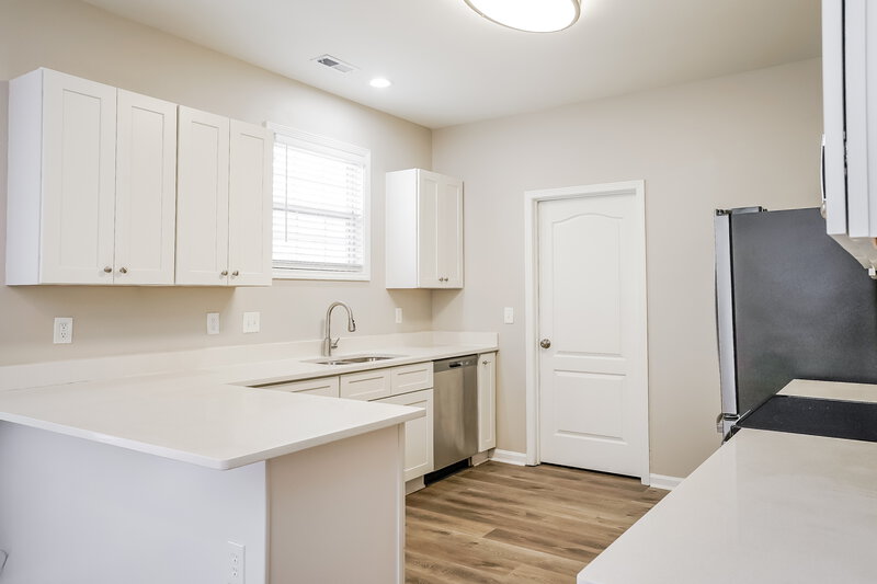 1,845/Mo, 2533 Friendly Trl Raleigh, NC 27610 Kitchen View