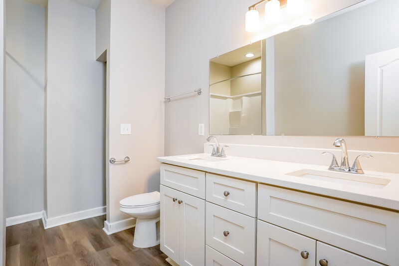 1,845/Mo, 2533 Friendly Trl Raleigh, NC 27610 Main Bathroom View