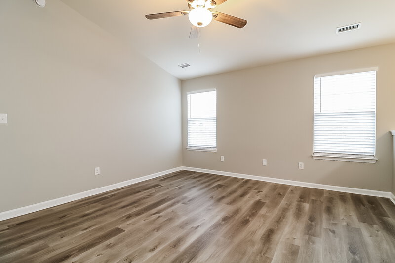 1,945/Mo, 232 N Weststone Blvd Fuquay Varina, NC 27526 Living Room View