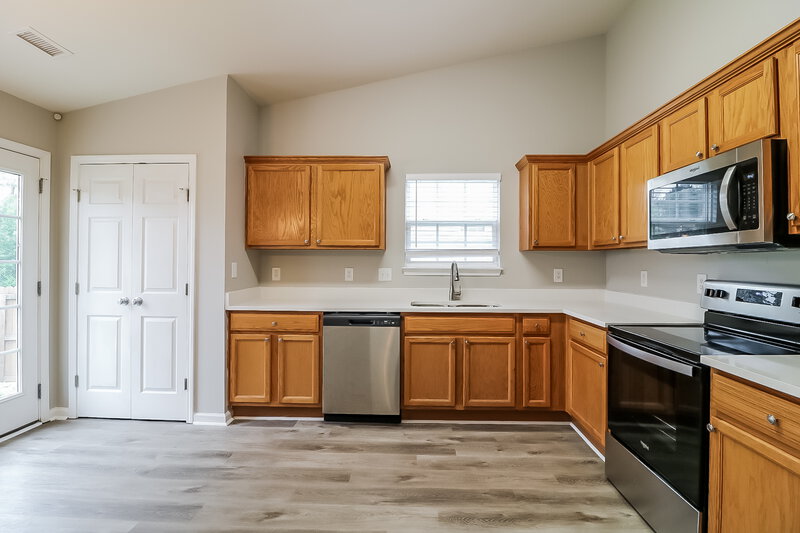 1,945/Mo, 232 N Weststone Blvd Fuquay Varina, NC 27526 Kitchen View