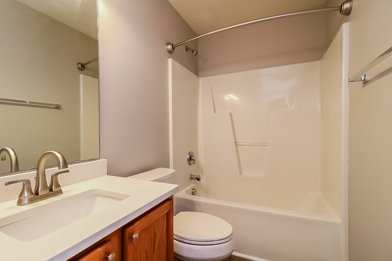 1,945/Mo, 232 N Weststone Blvd Fuquay Varina, NC 27526 Bathroom View