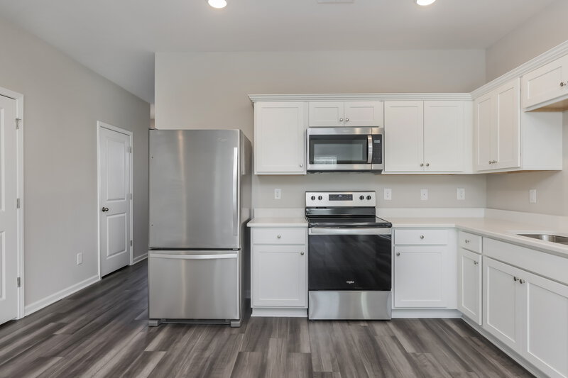 1,575/Mo, 606 Wendell Falls Pkwy Wendell, NC 27591 Kitchen View 2