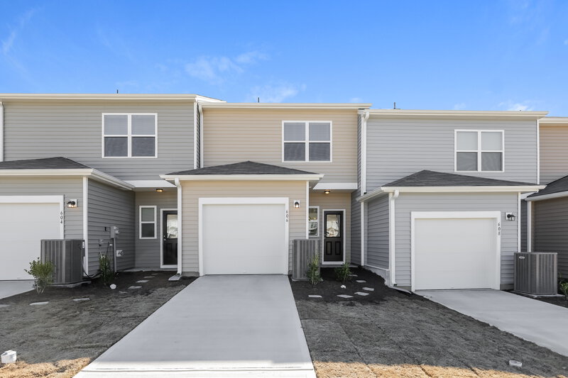 1,575/Mo, 606 Wendell Falls Pkwy Wendell, NC 27591 Rear View