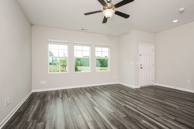 1,740/Mo, 622 Wendell Falls Pkwy Wendell, NC 27591 Living Room View
