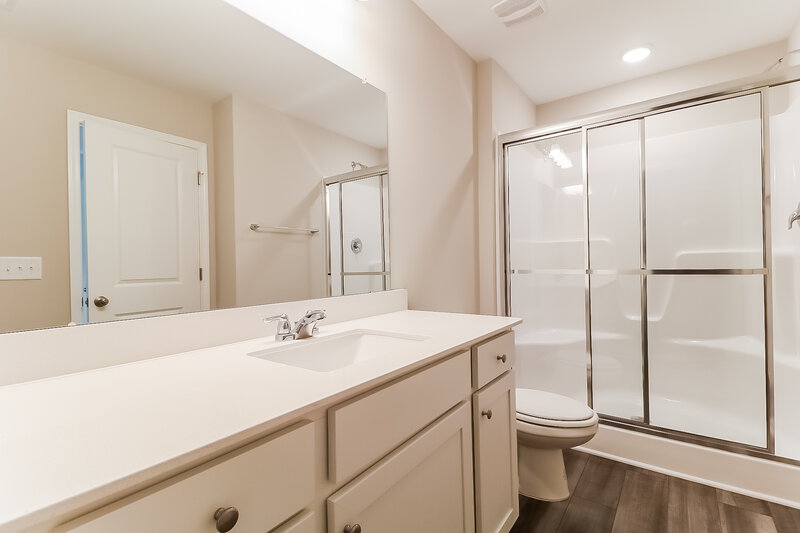 1,625/Mo, 650 Wendell Falls Pkwy Wendell, NC 27591 Main Bathroom View