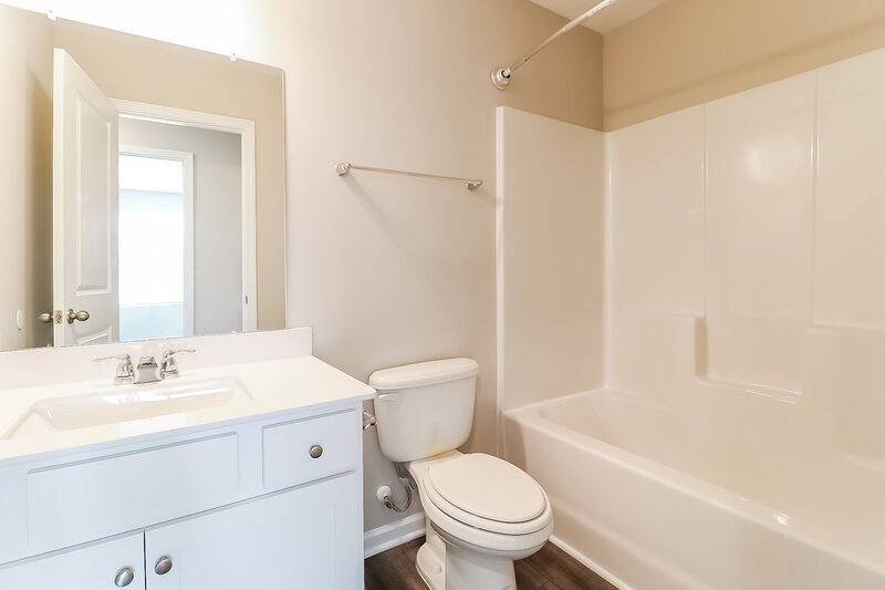 1,625/Mo, 650 Wendell Falls Pkwy Wendell, NC 27591 Bathroom View