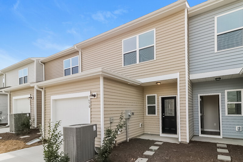 1,625/Mo, 650 Wendell Falls Pkwy Wendell, NC 27591 Rear View