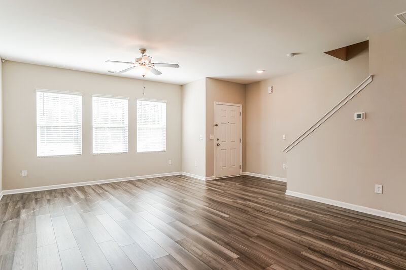 1,740/Mo, 524 Landing View Drive Wendell, NC 27591 Living Room View 2