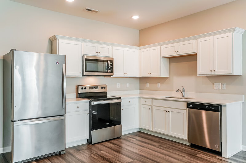 1,740/Mo, 524 Landing View Drive Wendell, NC 27591 Kitchen View